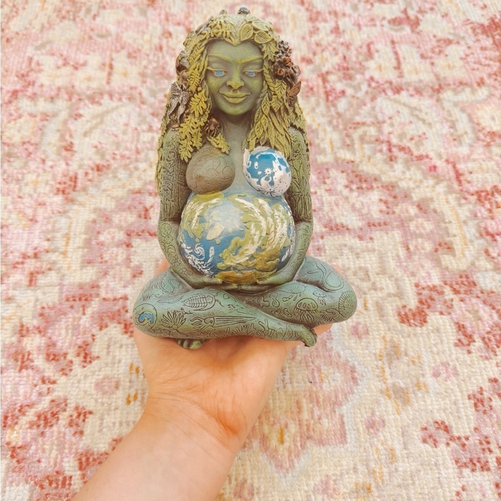 Millennial Gaia Mother Earth Goddess Statue - Picture 3 of 3